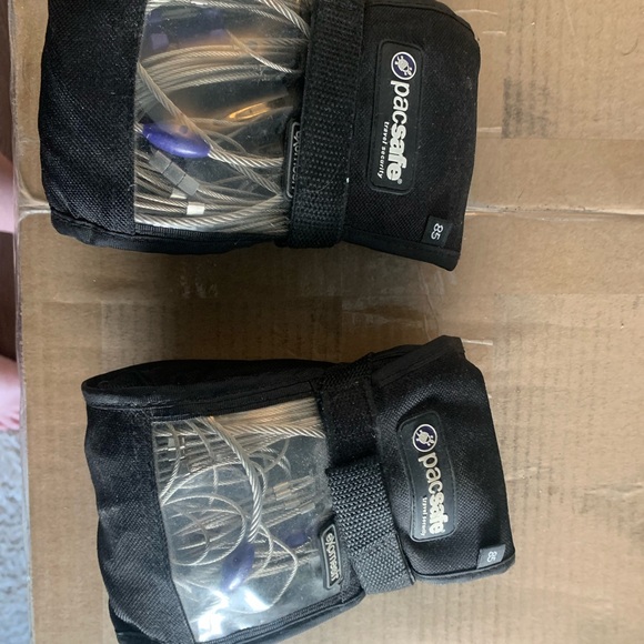 Pacsafe 85L backpack protection - Picture 2 of 2